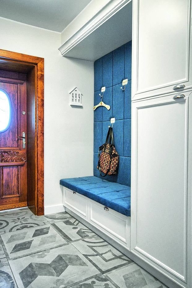 color of the hallway in the interior of a narrow corridor