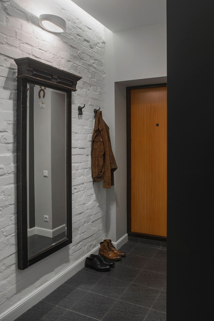 mirror in the hallway