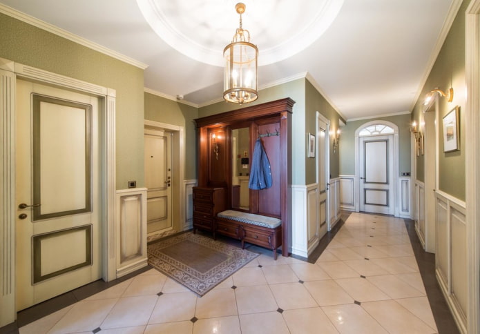corridor decoration in the classical style