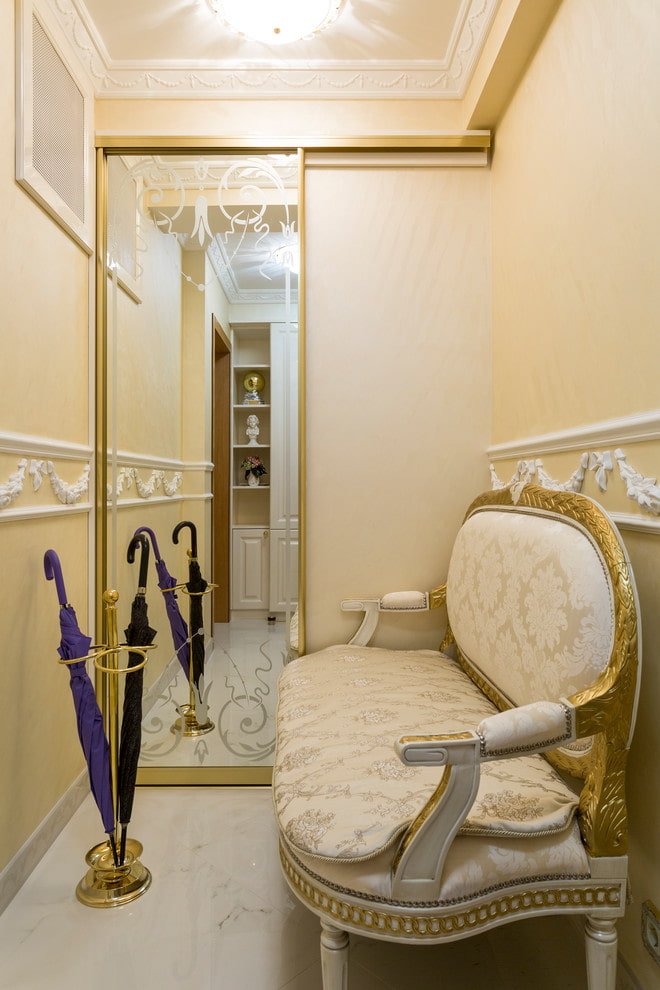classic style hallway furniture