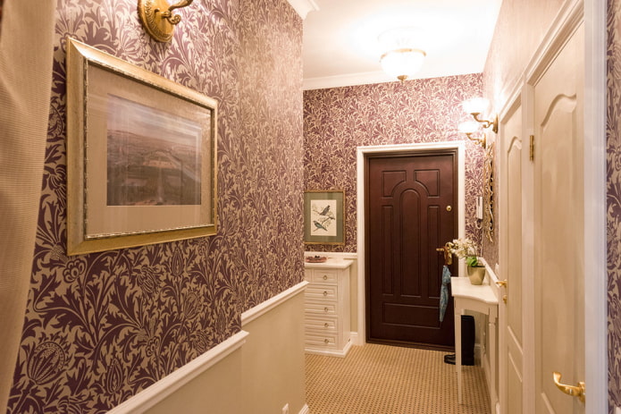 corridor decoration in the classical style