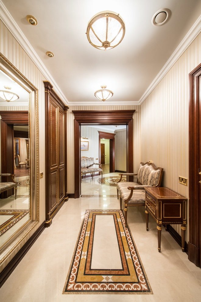 lighting in the hallway in the classic style