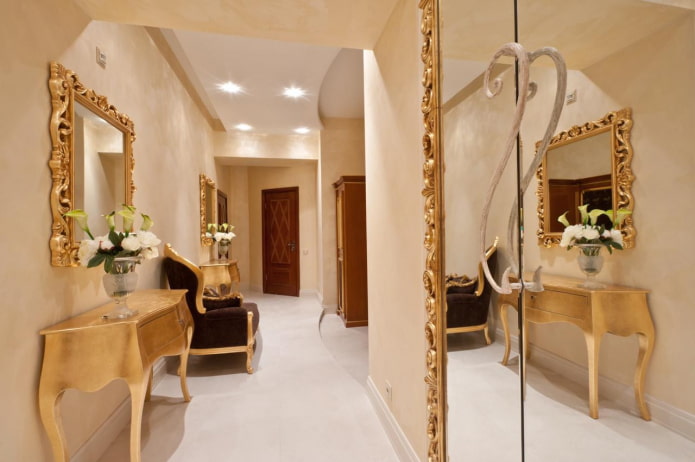 corridor decoration in the classical style