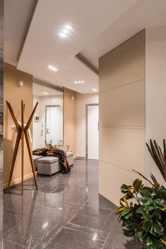 color scheme of the hallway in high-tech style