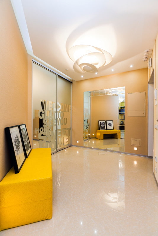 color scheme of the hallway in high-tech style