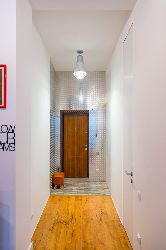 lighting in the hallway in industrial style