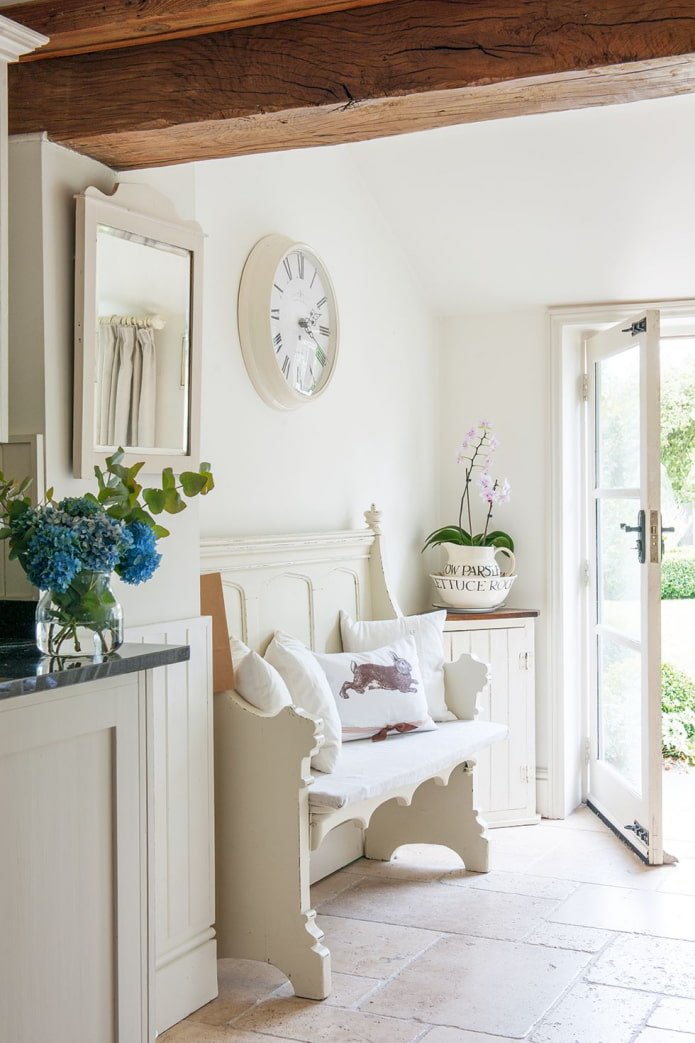 hallway interior design in Provence style