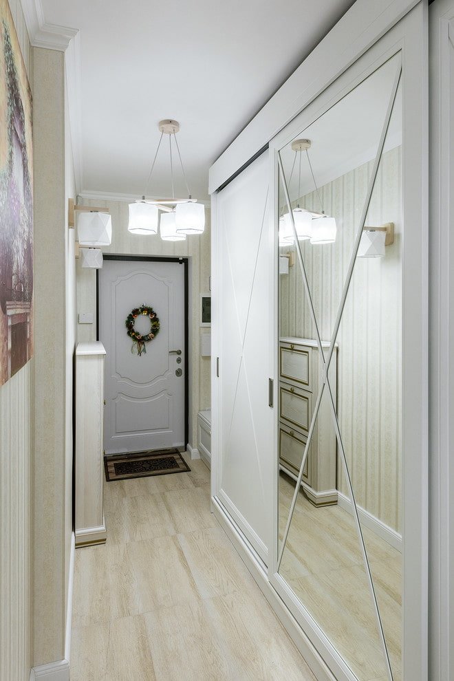 lighting in the interior of the corridor in the Provence style