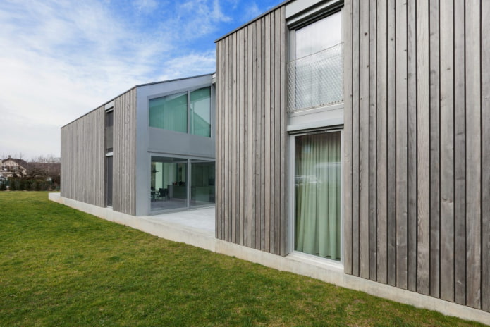 Silver effect on the facade