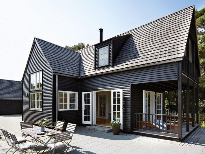 House in black