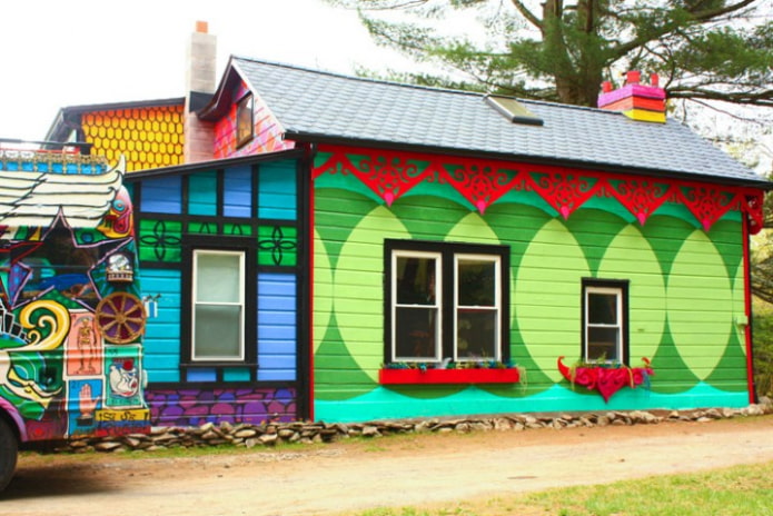 Painting on the facade