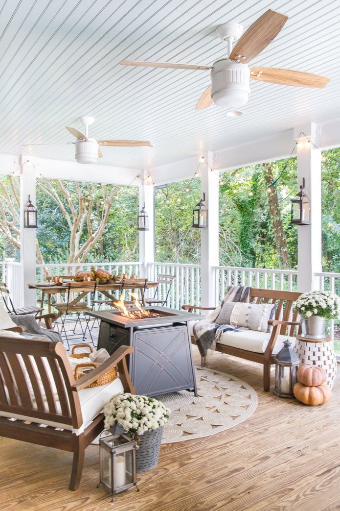veranda ceiling decoration