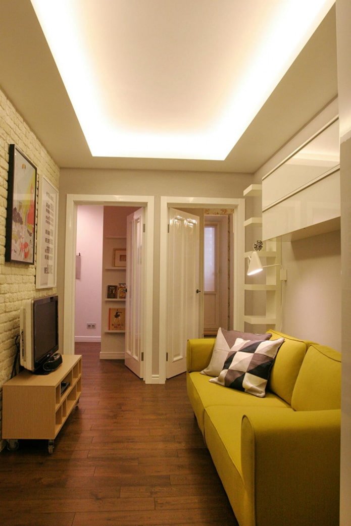 doors to the corridor and bedroom in the hall