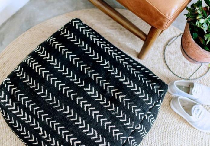 Square fabric pouf