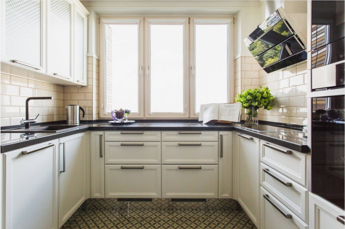 U-shaped kitchen