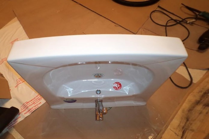 Assembling the sink
