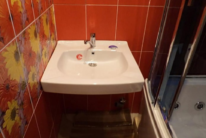 Hanging the sink