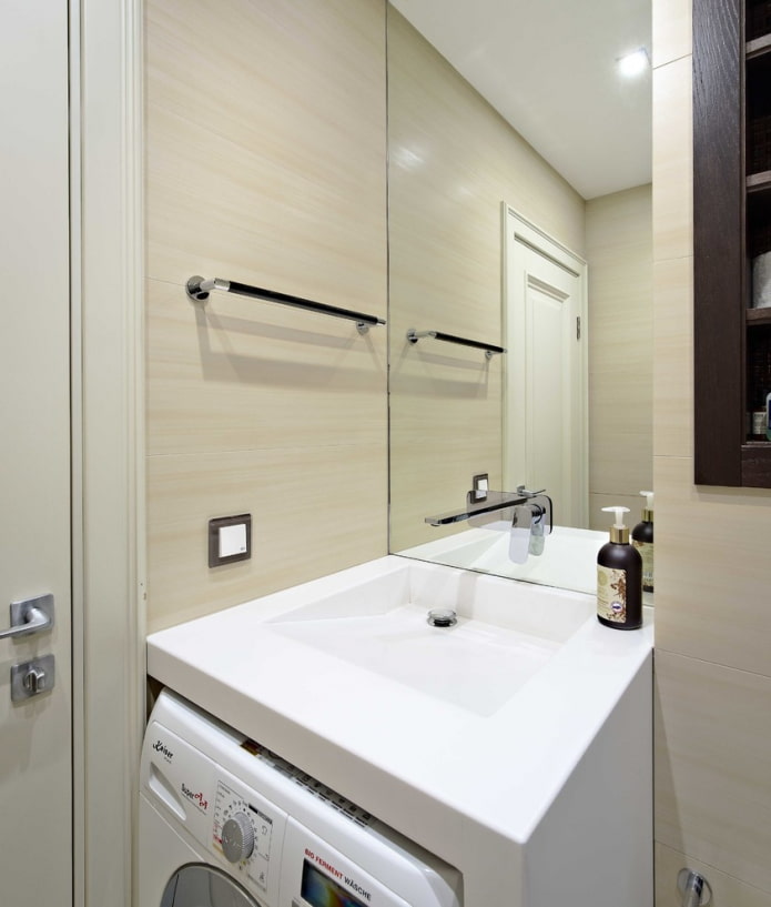 Sink with a niche