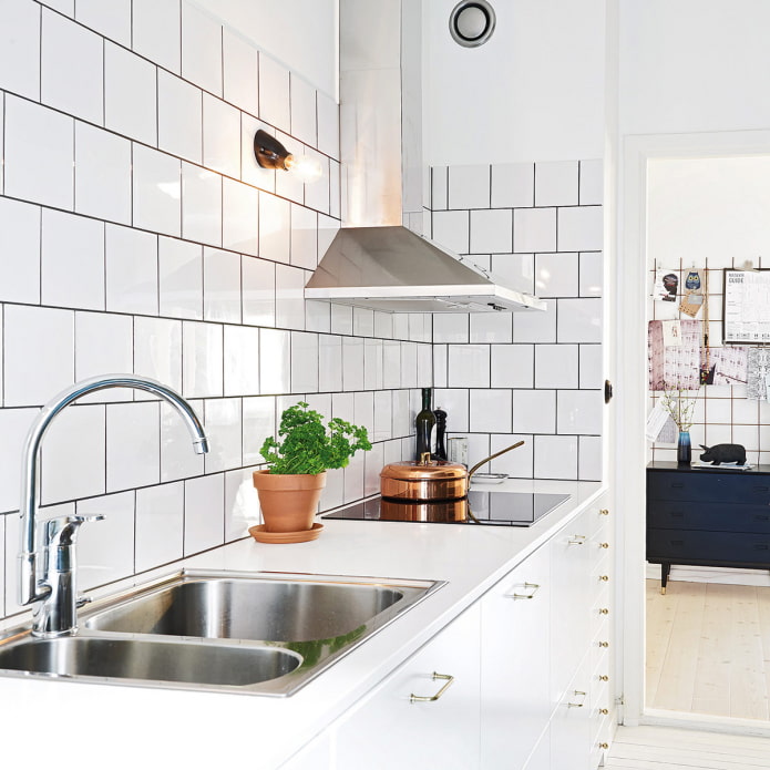 Laying tiles with an offset