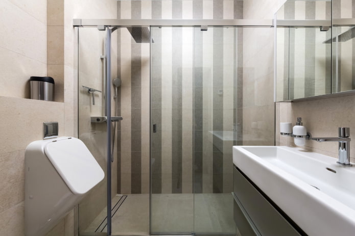 tile layout on the walls in the bathroom