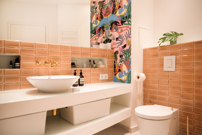 tile layout in interior of the toilet