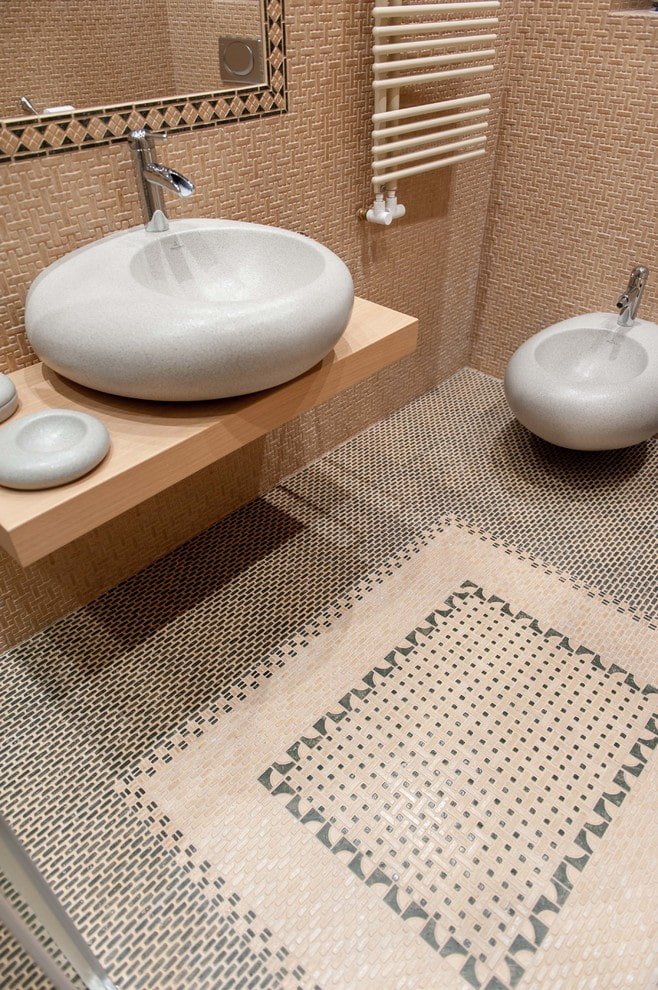 tiled carpet layout in the bathroom