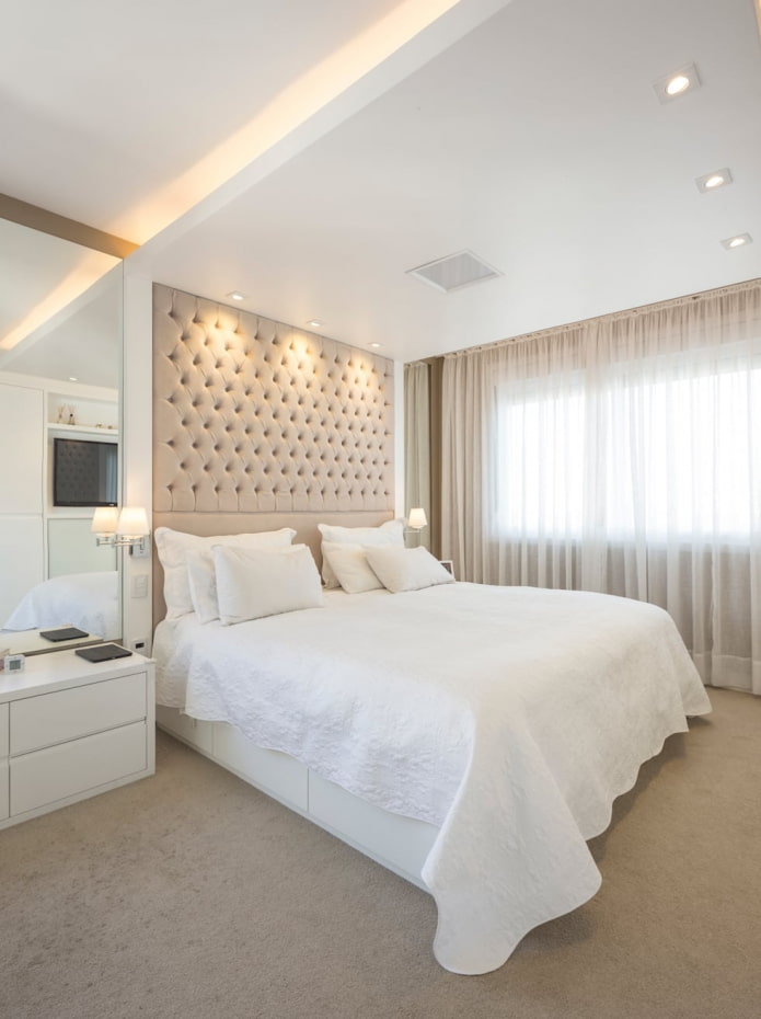 lamps in a row in the bedroom