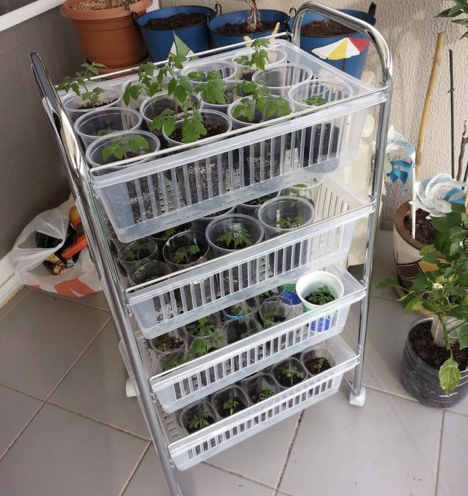 Shelf on wheels