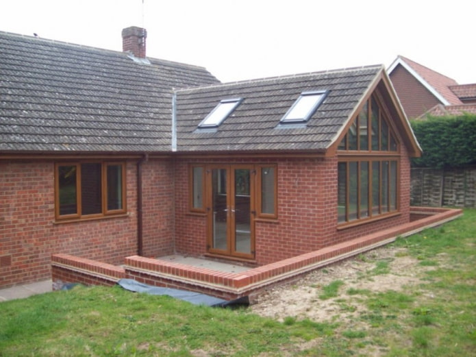 Extension to the side wall