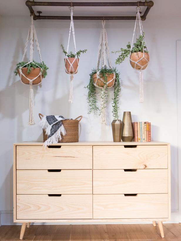 Composition of hanging planters
