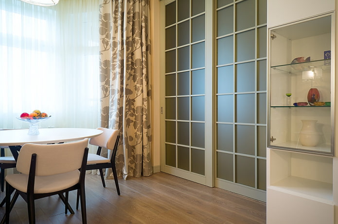 sliding doors with inserts in the interior