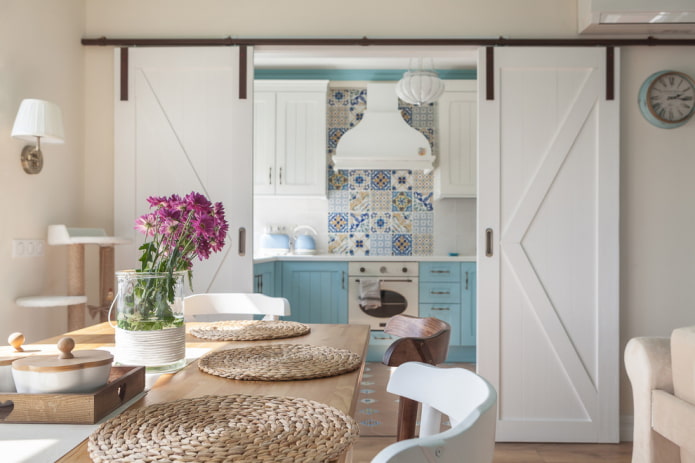 sliding canvases in the Provence style