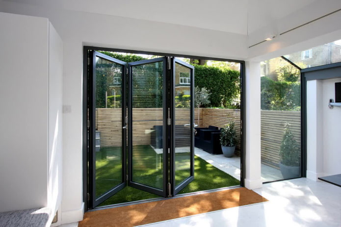 sliding panoramic panels in the interior