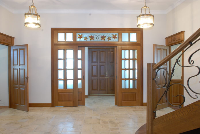 sliding doors with a transom in the interior