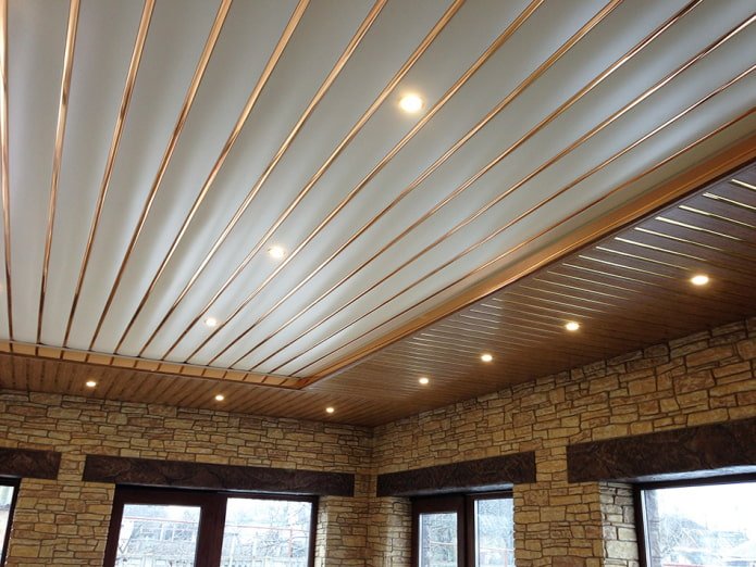 two-level slatted suspended structure