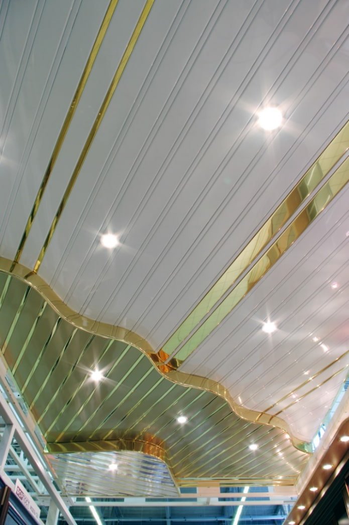 slats arranged diagonally