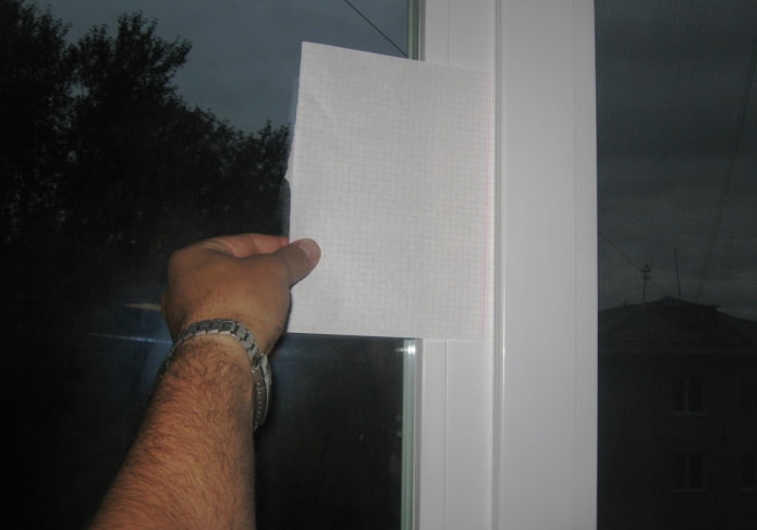 checking the window tightness with paper