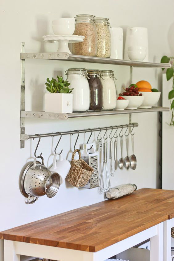 railing with hooks
