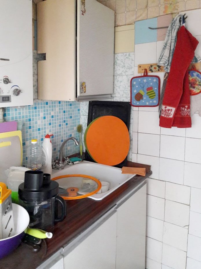 Kitchen before renovation