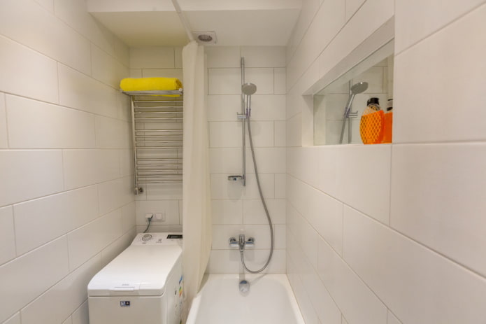 niche instead of a window in the bathroom