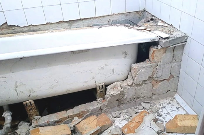 Dismantling the old bathtub