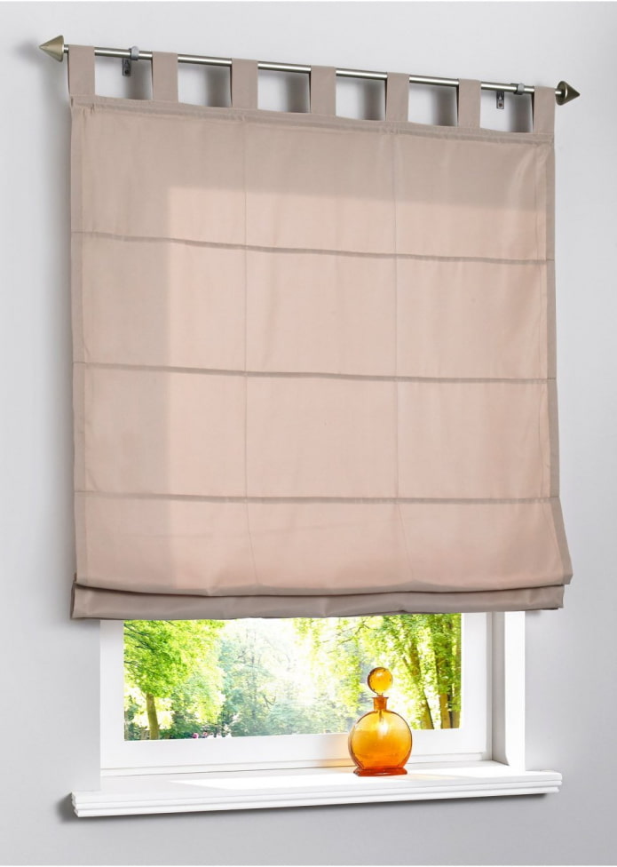 Roman curtain with fastening on loops