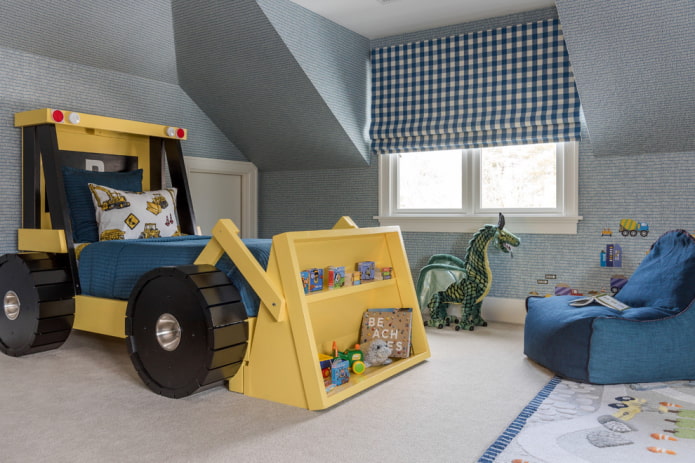 checkered roman blinds in the nursery