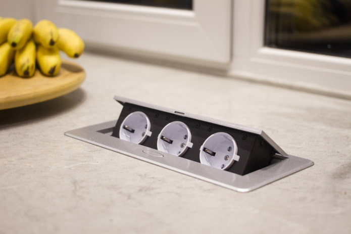 Sockets with a lid