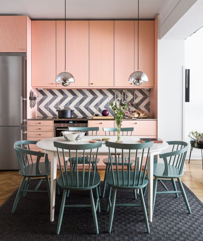 kitchen decoration in pink tones