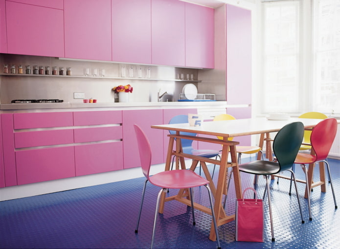 kitchen decoration in pink tones