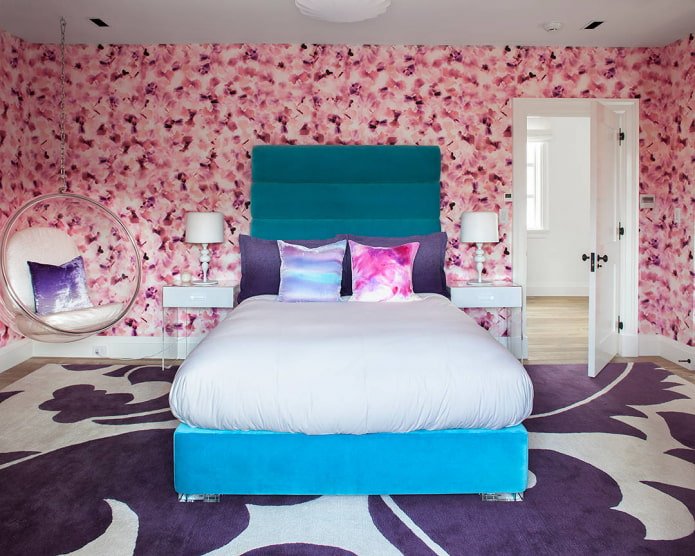 wallpaper in the bedroom