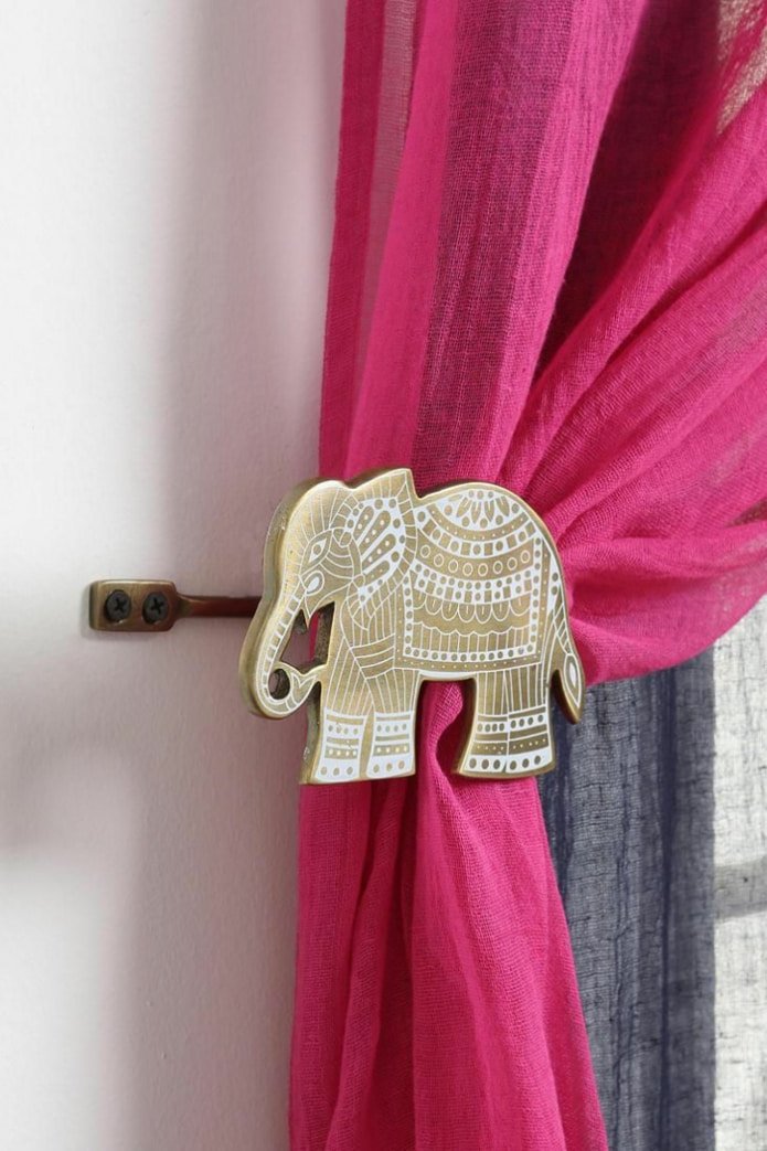 curtain holder