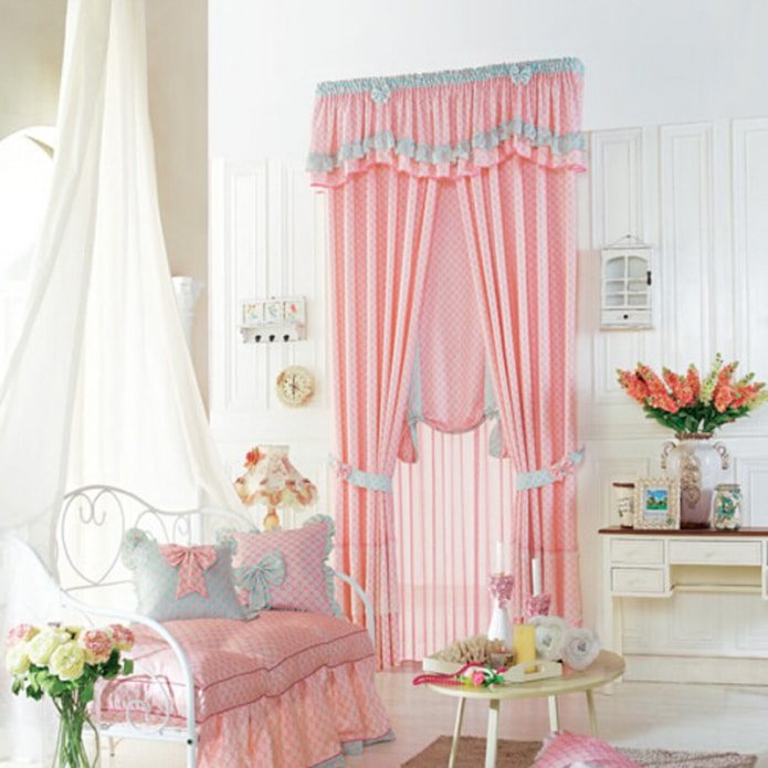 pink and blue curtains 