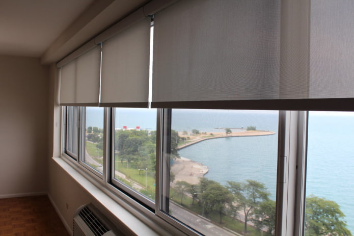 roller blinds on sliding balcony windows